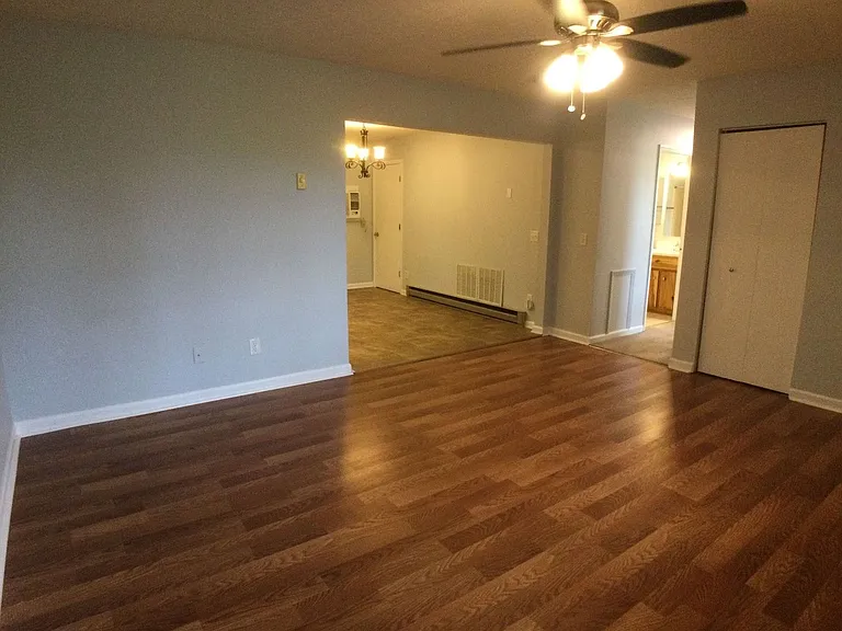 5602 Thornspring Apartments — Photo 9