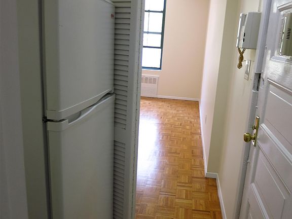 2nd image of 502 E 79th St APT 3E