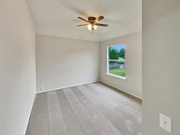 5th image of 433 Durrand Oak Dr
