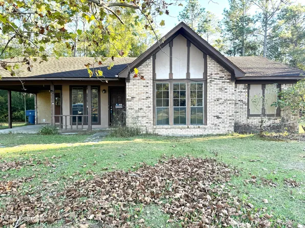 11025 Valley Forge Rd, Moss Point, MS 39562