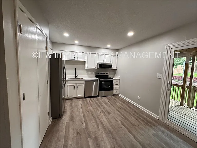 4715 Fontana St — Photo 6