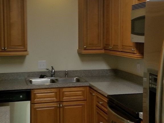 4th image of 221 Woodmere Dr