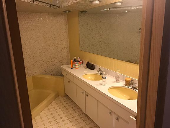 4th image of 2930 N 72nd Ct #1