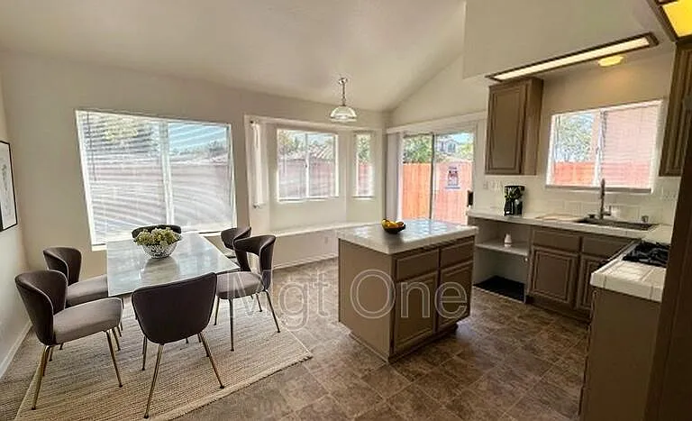 12780 Pan Am Blvd — Photo 5
