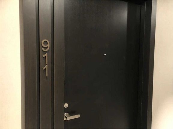 2nd image of 501 Yonge St #911