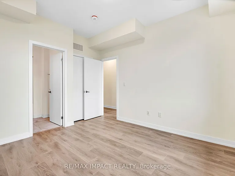 160 Densmore Rd #902 — Photo 6