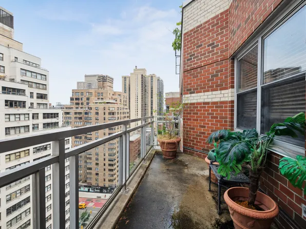 360 East 72nd Street image 7 of 22