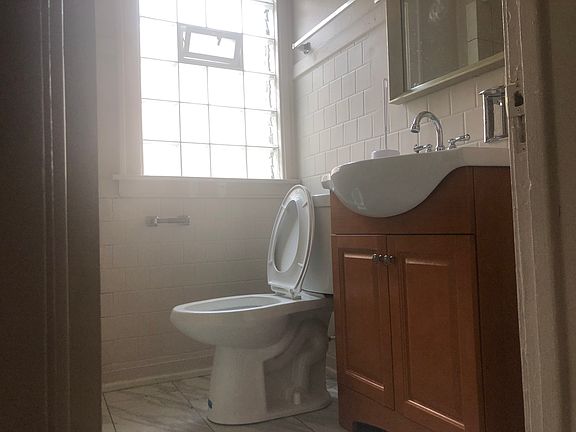 4th image of 7031 S Fairfield Ave