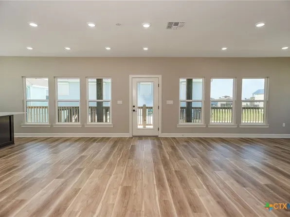 116 Whooping Crane St, Port O Connor, TX 77982