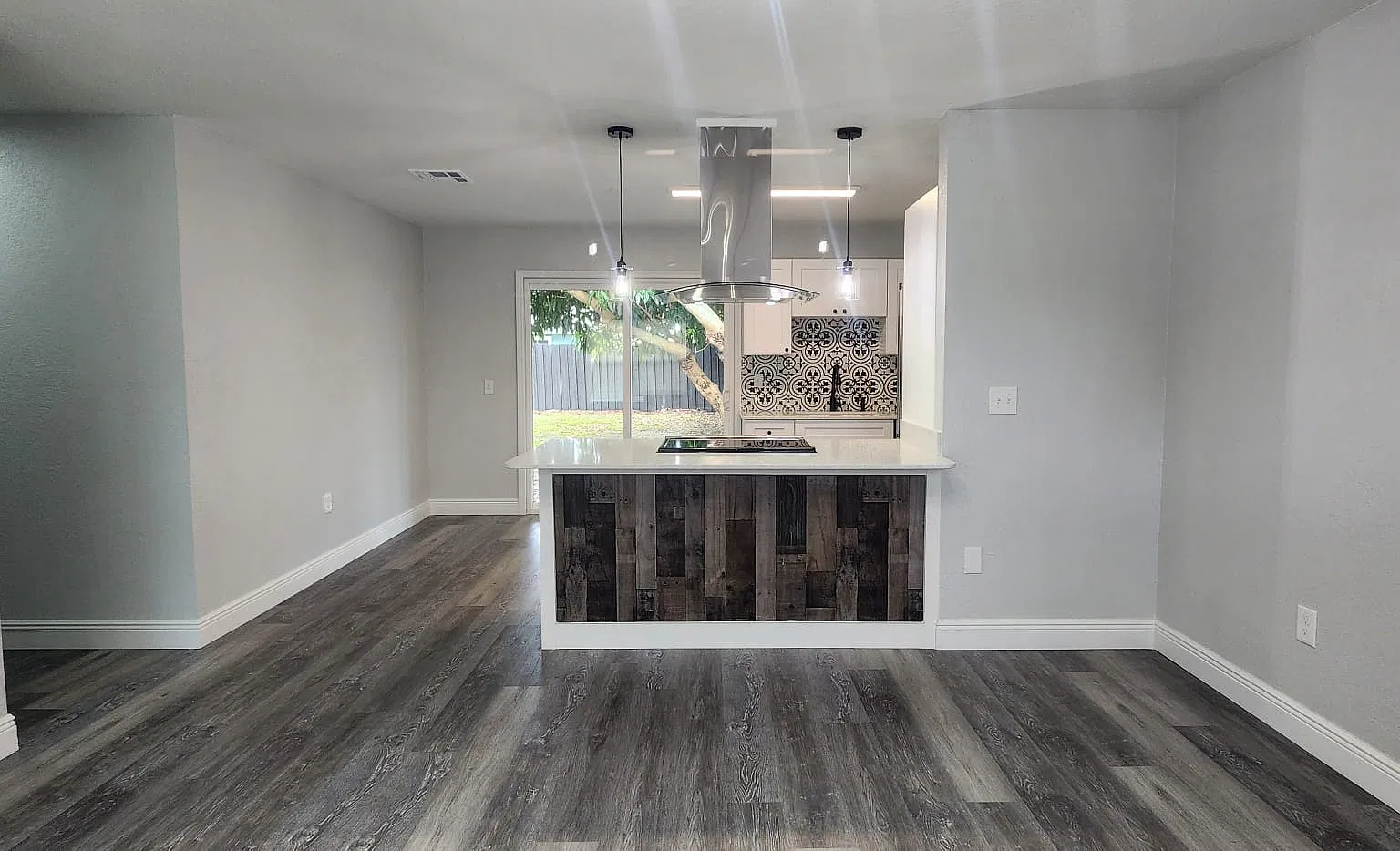 950 Tope St — Photo 3