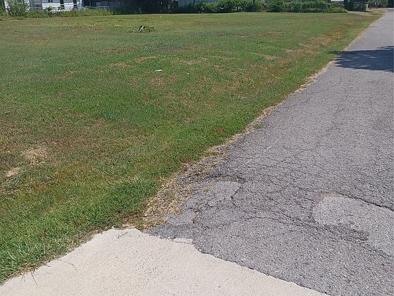 5th image of 514 SE Main St