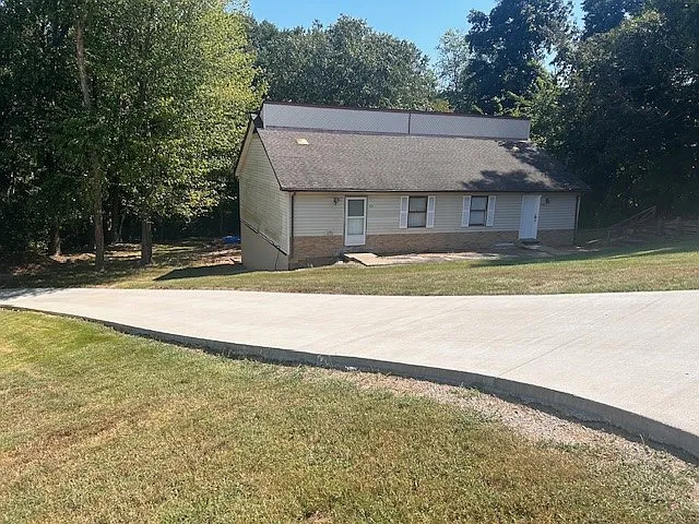 122 Limerick Dr — Photo 2