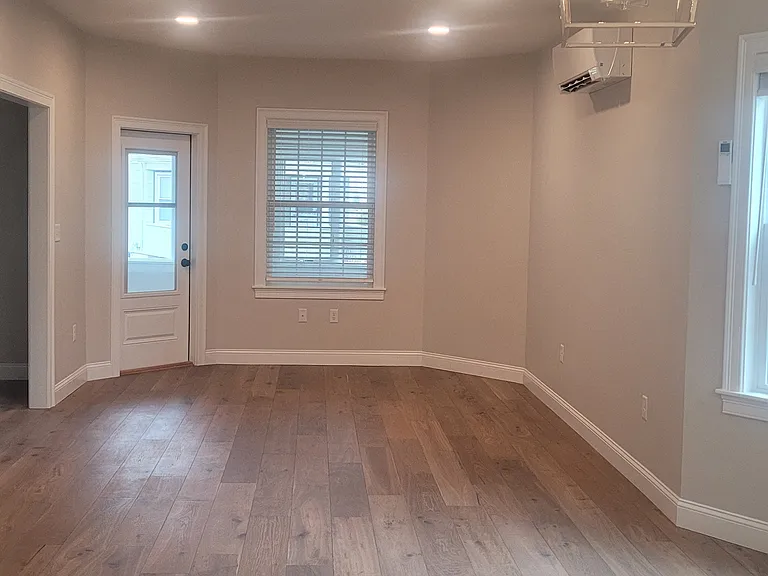 29 Amaranth Ave #1 — Photo 12