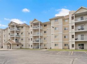1535 Grand Marais Rd W