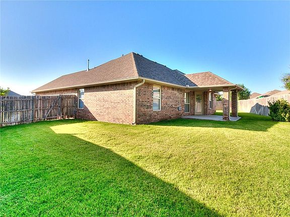 5th image of 2408 NW 157th Ct