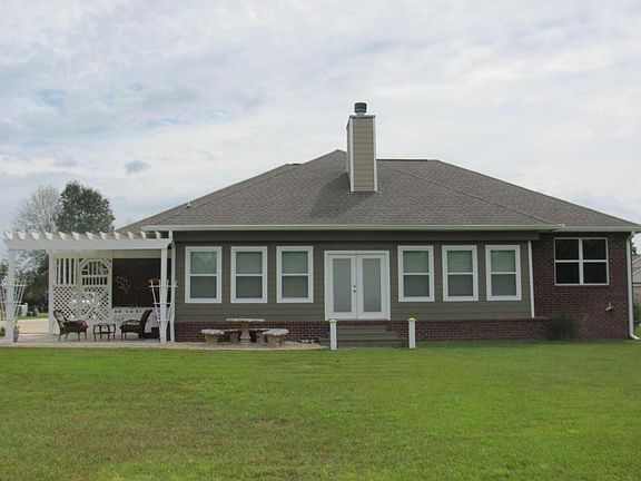3rd image of 421 Club House Dr W