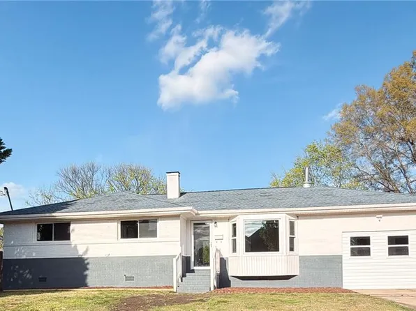 12 Astor Dr, Newport News, VA 23608