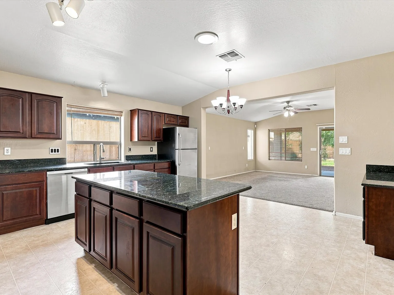 20 West Cooper Canyon Road — Photo 4