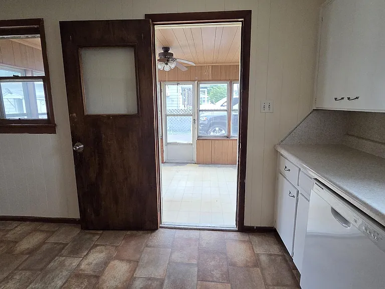 1001 N State St — Photo 11