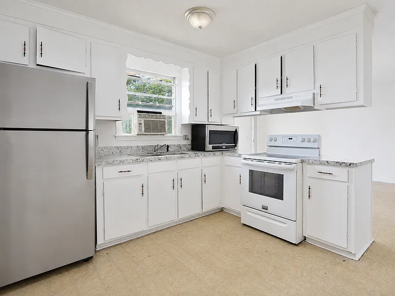 101 Lloydwood Dr — Photo 8