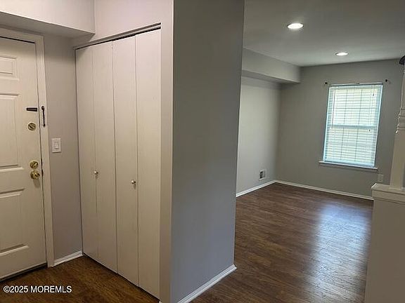 4th image of 1011 Wellington Pl