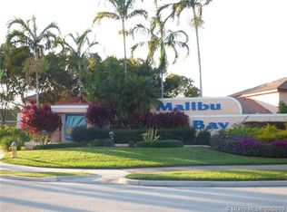 832 NW 208th Ter, Pembroke Pines, FL 33029