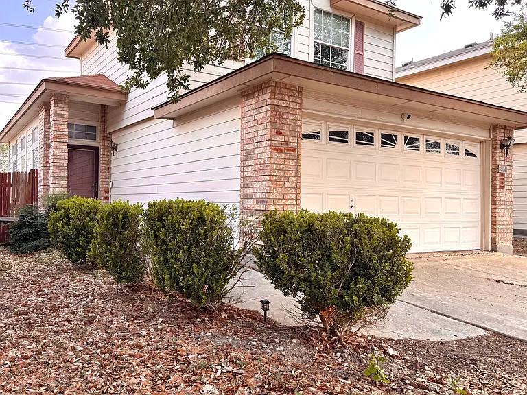 Sandy Point Dr — Photo 3