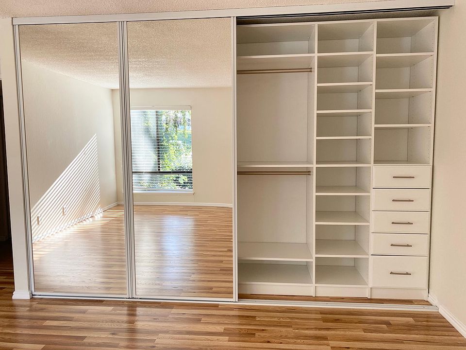 Build-in closet in a master bedroom