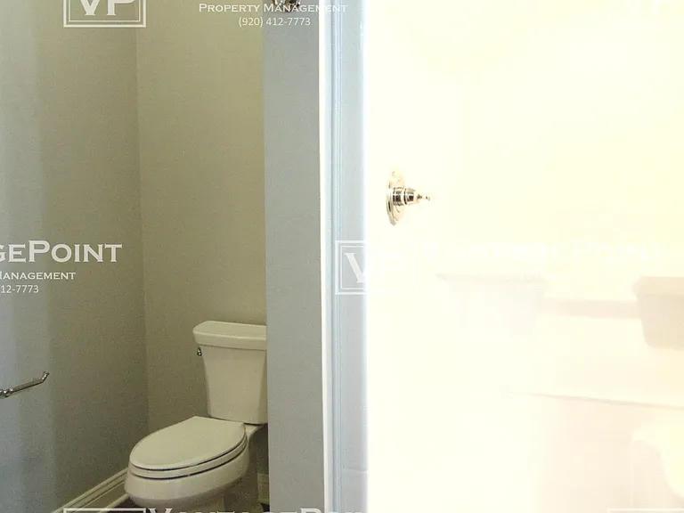 121-123 W Wisconsin Ave #121-1/2 — Photo 12