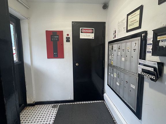 B8ABF72F-5D81-453A-B5A4-221D81CE8DF1