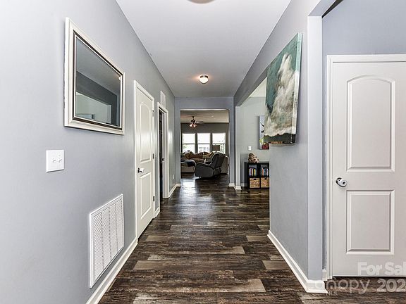 3rd image of 129 Maggie Dr