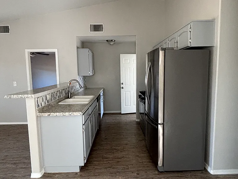 808 Four Winds Cir — Photo 9