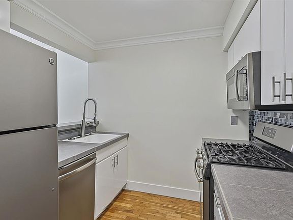 2nd image of 205 10th St APT 9R