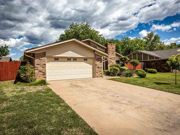 2415 NE 9th St, Lawton, OK 73507