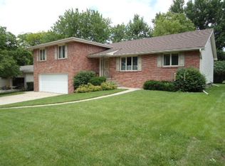 908 S Scenic Dr, Oakland, IA 51560