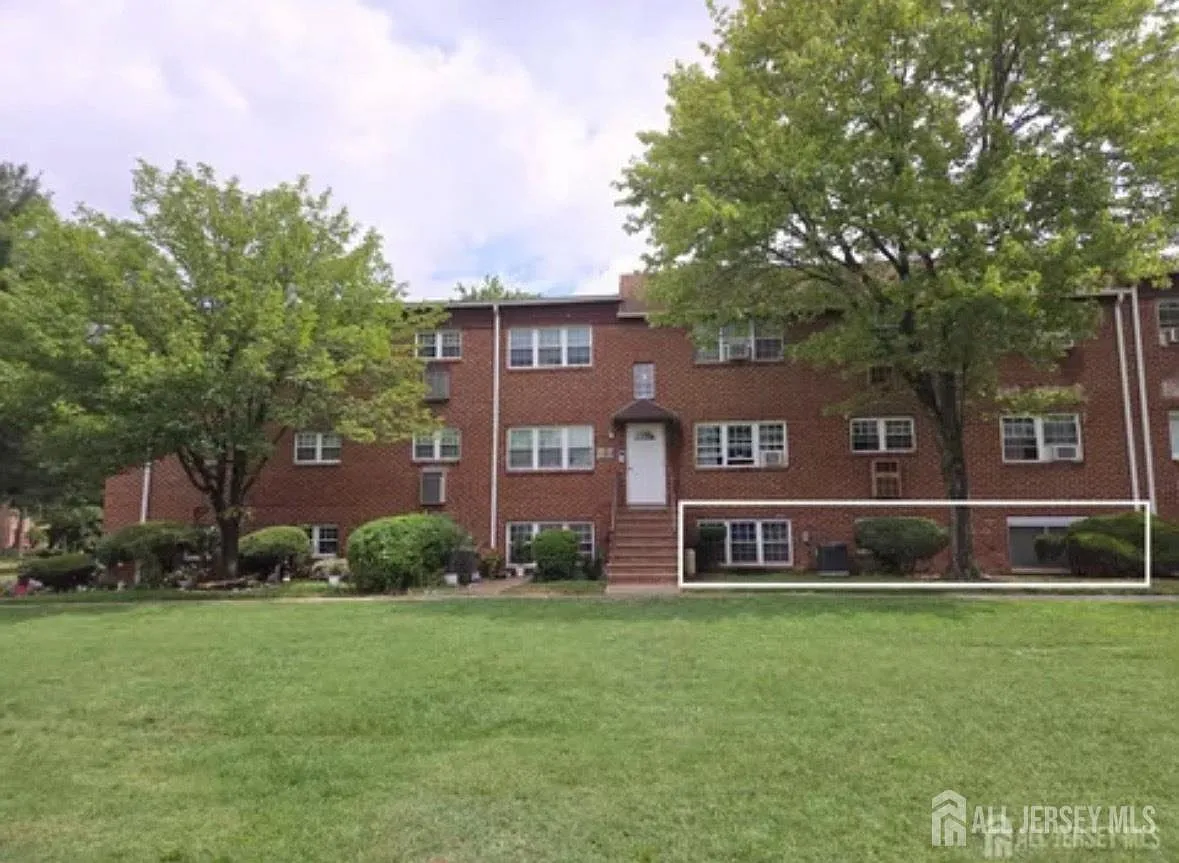 2 bed, 1.0 bath, $2,200 — Photo 1