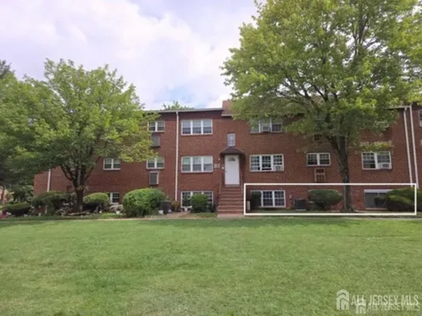 334 College Dr, Edison, NJ 08817