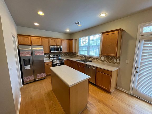 3rd image of 951 Pierce Brennen Dr NE