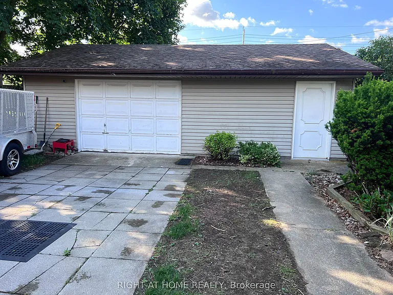 46 Radcliffe Cres — Photo 6