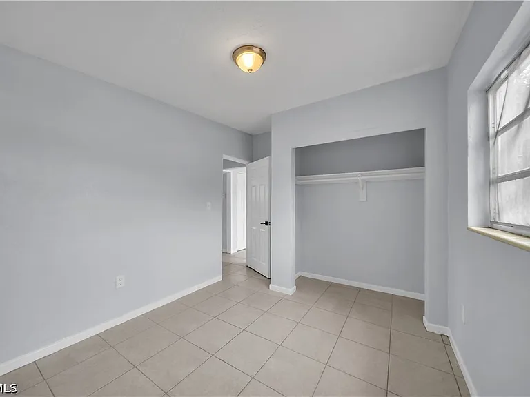 1527 Gardenia Ave — Photo 13