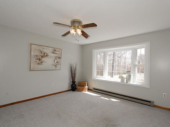 4th image of 100 Deborah Dr