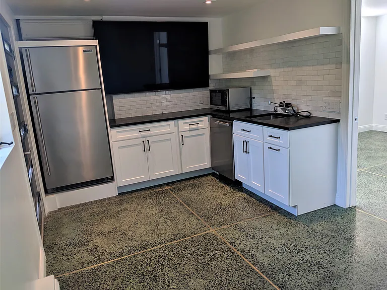 10413 Hebron Ln — Photo 14