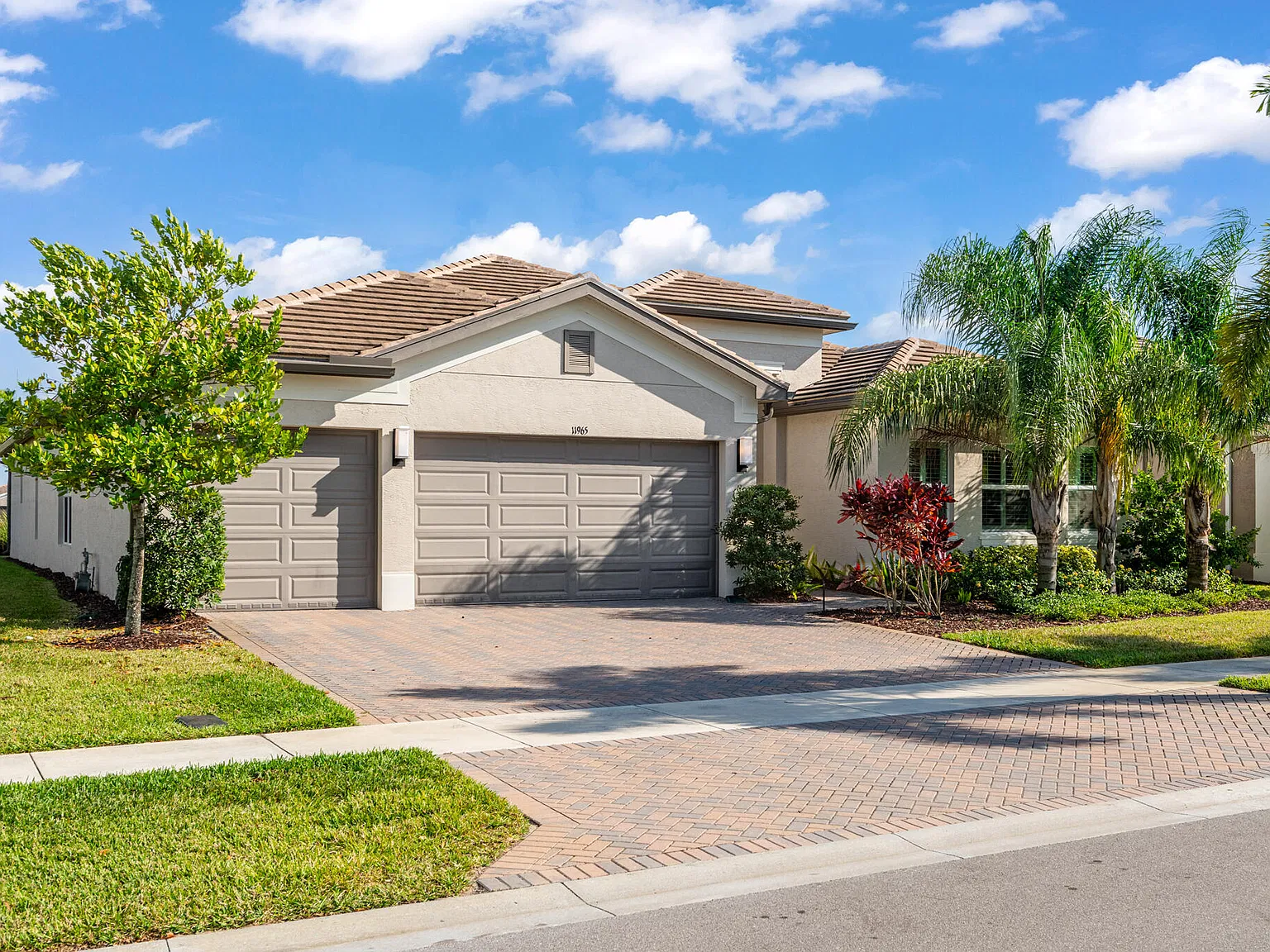 3 bed, 2.0 bath, 3312 sqft, $4,500 — Photo 2
