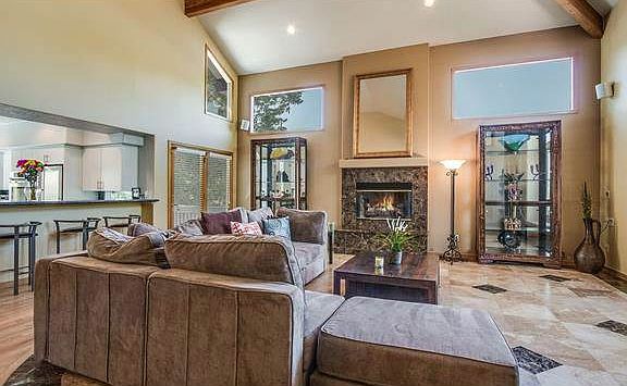 Living Room to Entertain