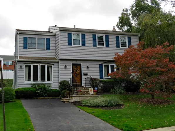 35 N Line Rd, Newtown Square, PA 19073