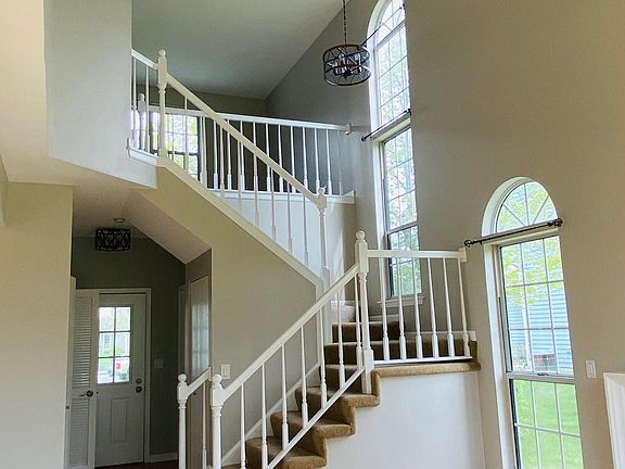 5th image of 568 Woodcrest Dr #1
