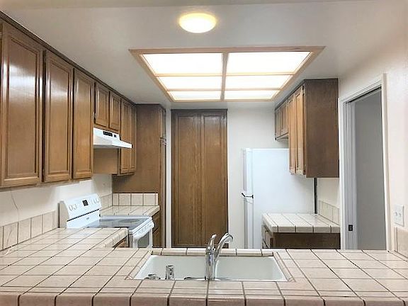 5th image of 1938 Huxley Ct