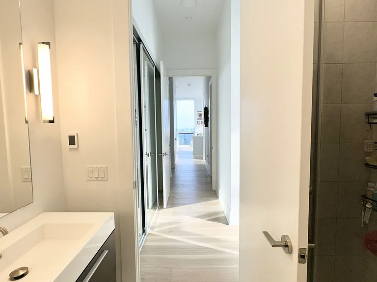 39 Roehampton Ave #4603 — Photo 23
