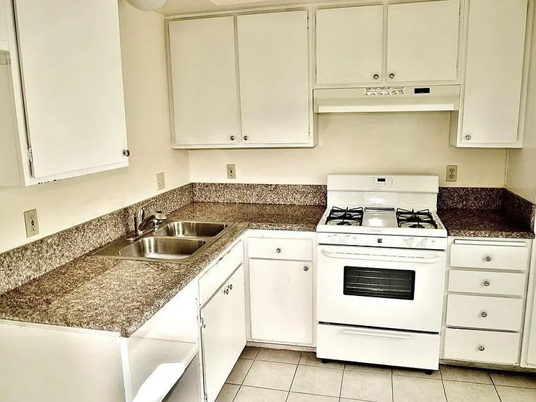 1533 S Del Mar Ave #K — Photo 13