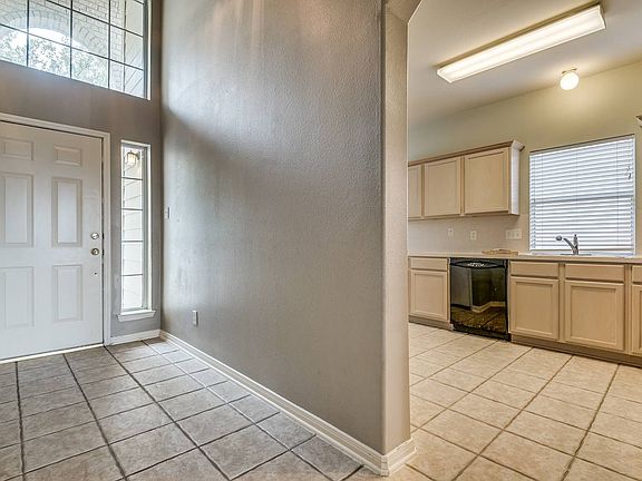4th image of 315 Meadow Park